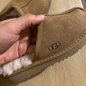 UGG Slippers Size 1 Like New